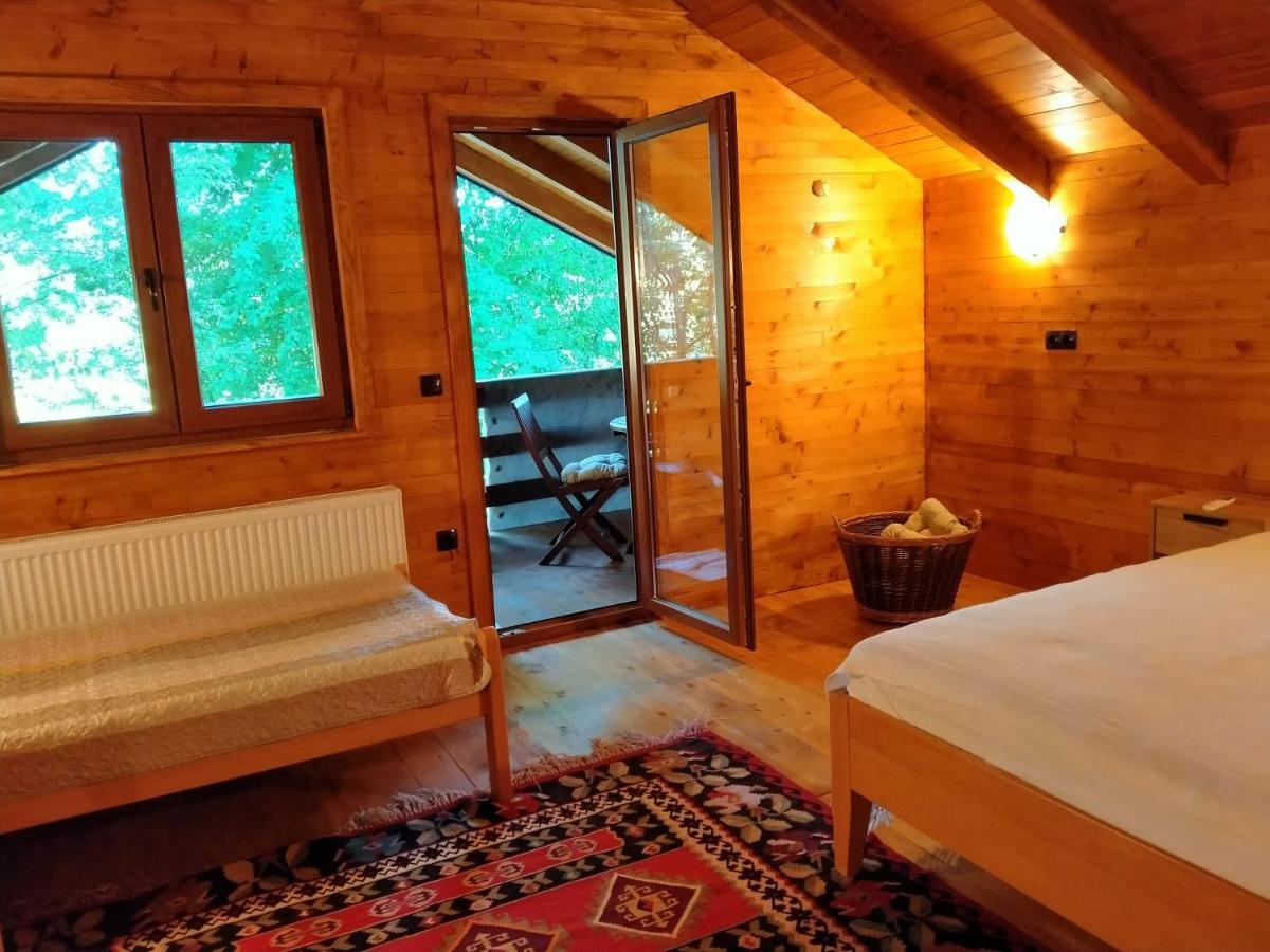 Kuca U Sumi - Forest House Near National Park Una - Air Spa Lohovo Бихач Номер фото